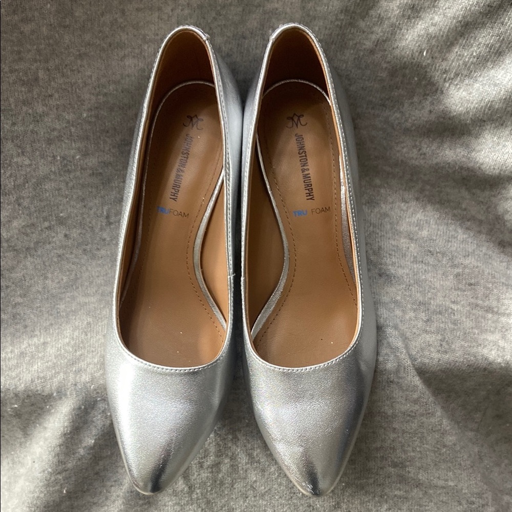 Johnston & Murphy Silver Heels Classic Pumps
